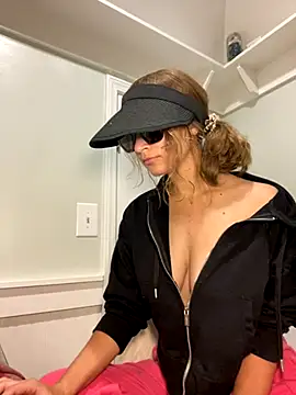 Snapshot of Lilamelon chatting on October 6, 2025, 1:14 am Lilamelon online show from October 6, 2025, 1:14 am