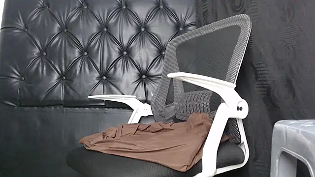 Snapshot of Black_penis25 chatting on November 13, 2025, 3:27 am Black penis25 online show from November 13, 2025, 3:27 am