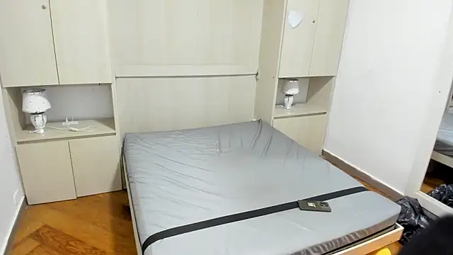 LilyWhitney online show from March 19, 2026, 4:05 am