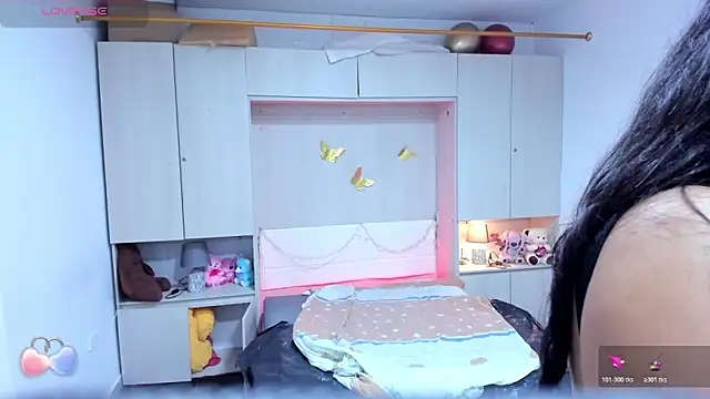 LilyWhitney online show from March 29, 2026, 4:23 am