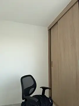 LauraCatalina online show from October 24, 2025, 12:01 pm