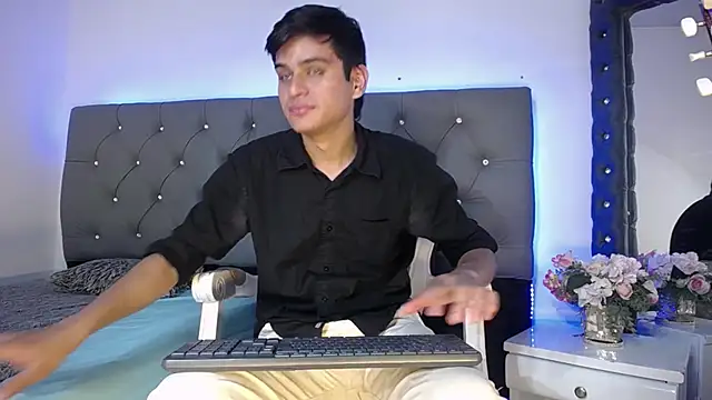 Snapshot of Charlie_Cock_ chatting on September 19, 2025, 5:09 am Charlie Cock  online show from September 19, 2025, 5:09 am