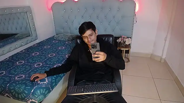 Snapshot of Charlie_Cock_ chatting on September 28, 2025, 4:29 am Charlie Cock  online show from September 28, 2025, 4:29 am