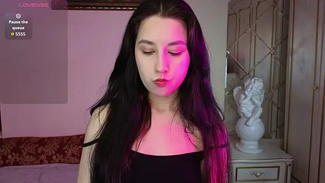 Eva Maller online show from December 3, 2025, 4:31 am