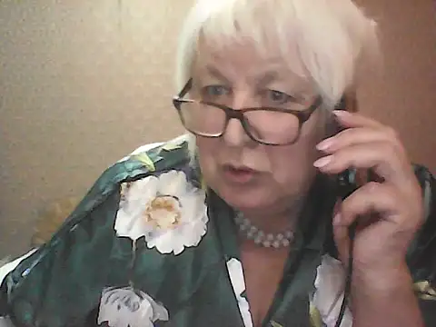 Alexia64231 online show from September 25, 2025, 5:05 pm