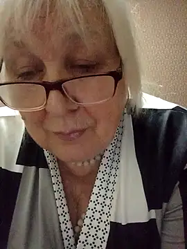 Alexia64231 online show from November 18, 2025, 7:24 am