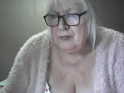 Snapshot of Alexia64231 chatting on April 27, 2026, 2:53 am Alexia64231 online show from April 27, 2026, 2:53 am