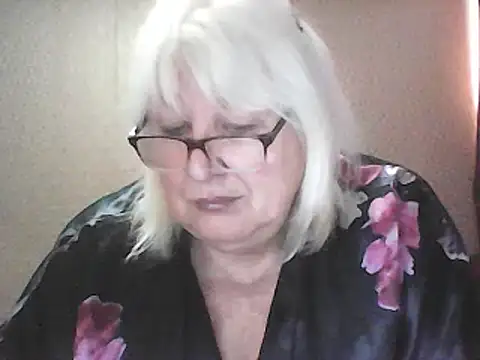 Snapshot of Alexia64231 chatting on May 3, 2026, 4:29 am Alexia64231 online show from May 3, 2026, 4:29 am