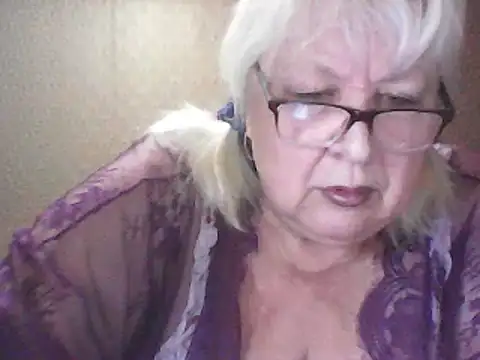 Snapshot of Alexia64231 chatting on May 6, 2026, 10:48 pm Alexia64231 online show from May 6, 2026, 10:48 pm