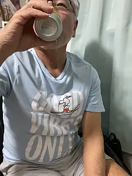 gholly2007 online show from November 28, 2025, 12:41 pm