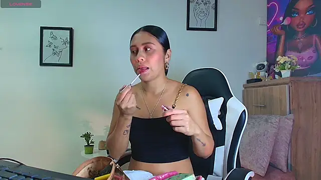 LuluMonroe Eup online show from May 28, 2026, 2:31 am