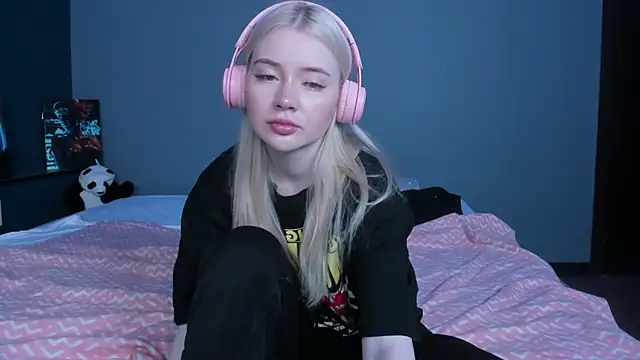 Lillie Berry online show from May 23, 2026, 4:39 am