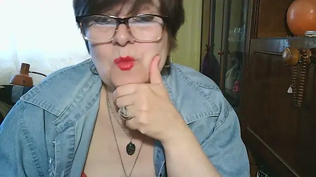 VeronicaGold511 online show from May 16, 2026, 7:49 am