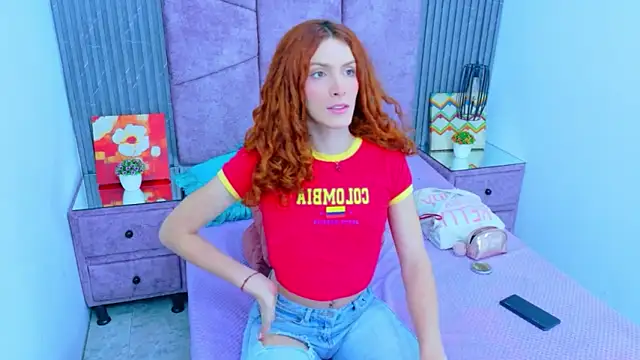 Snapshot of Emma_Lodge chatting on November 10, 2025, 7:24 pm Emma Lodge online show from November 10, 2025, 7:24 pm