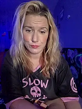 Snapshot of RhondaRump chatting on June 6, 2026, 4:06 am RhondaRump online show from June 6, 2026, 4:06 am