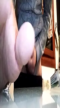 PearlingBunkbed online show from October 13, 2025, 3:28 am