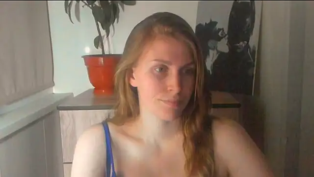 JuliaMuuun online show from April 4, 2026, 8:50 pm