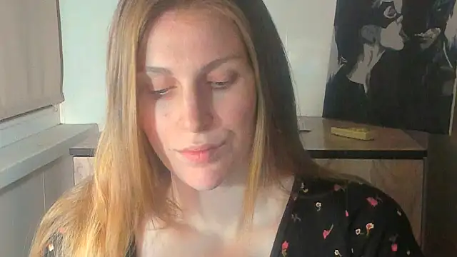 JuliaMuuun online show from April 10, 2026, 8:35 pm