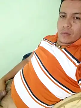 chamo9028 online show from May 28, 2026, 4:32 am