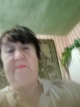 CrystalLime6411 online show from October 10, 2025, 1:32 pm