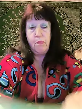 Snapshot of CrystalLime6411 chatting on April 8, 2026, 6:35 am CrystalLime6411 online show from April 8, 2026, 6:35 am