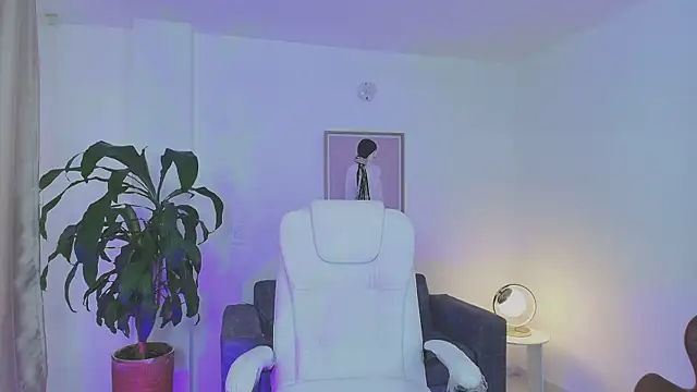 Julieta92  online show from April 16, 2026, 9:39 pm