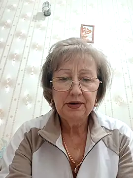 AlikaSwan5821 online show from December 18, 2025, 1:28 pm