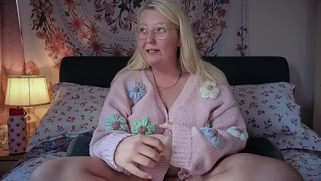 Daisyxoxo  online show from June 12, 2026, 8:57 am