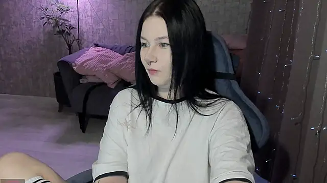 Snapshot of AlinaGreeeen chatting on October 24, 2025, 3:47 am AlinaGreeeen online show from October 24, 2025, 3:47 am