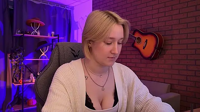 Snapshot of CinBellamy chatting on February 23, 2026, 7:39 am CinBellamy online show from February 23, 2026, 7:39 am