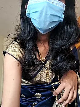 Shivani2002 online show from November 18, 2025, 8:08 am