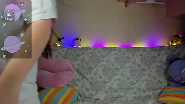 Snapshot of Alice_next_door chatting on November 13, 2025, 8:57 am Alice next door online show from November 13, 2025, 8:57 am