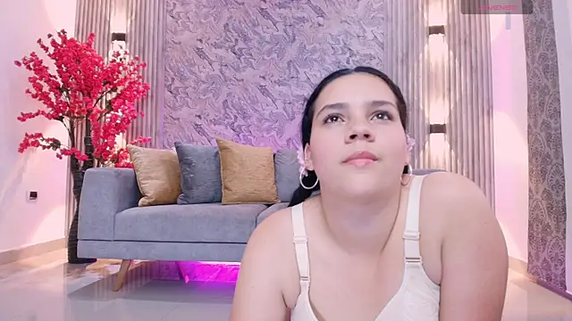 karlie small online show from September 12, 2025, 7:47 pm