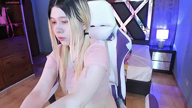 Melody Lolii online show from October 10, 2025, 11:09 am