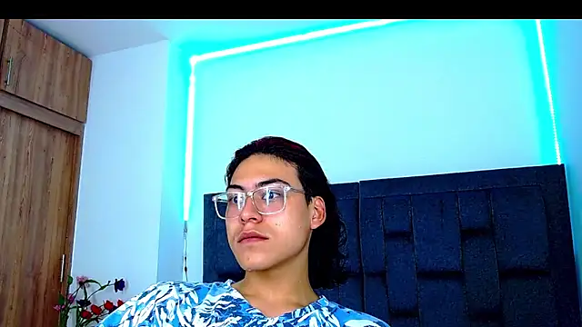 dirty model online show from October 1, 2025, 8:37 pm