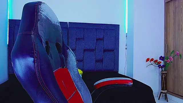 dirty model online show from October 17, 2025, 4:04 am