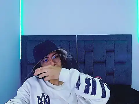 dirty model online show from October 19, 2025, 8:48 am