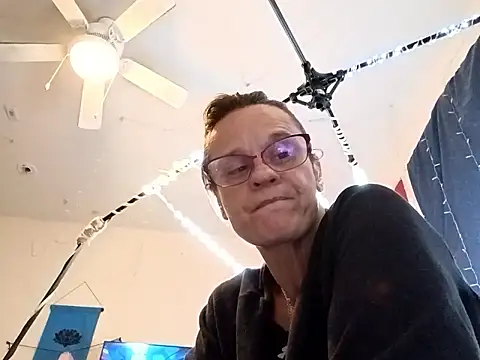 Snapshot of PremiumKitty chatting on October 26, 2025, 9:10 pm PremiumKitty online show from October 26, 2025, 9:10 pm