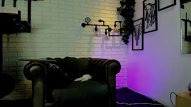 ItaloMoore online show from September 10, 2025, 11:32 am