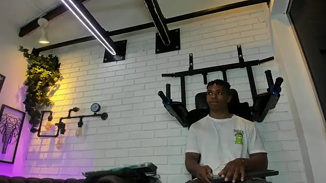 ItaloMoore online show from March 12, 2026, 11:16 am