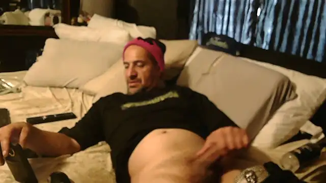 N3V3RPANICxh online show from April 18, 2026, 7:18 pm