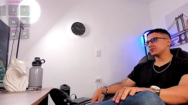 Dash Bukoski online show from November 25, 2025, 12:38 pm