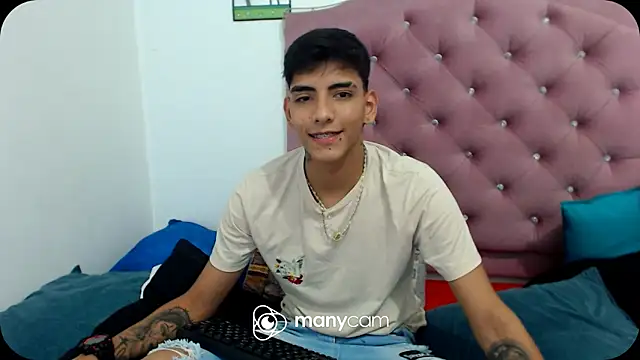 Snapshot of SkyAndSeth chatting on September 25, 2025, 6:28 am SkyAndSeth online show from September 25, 2025, 6:28 am