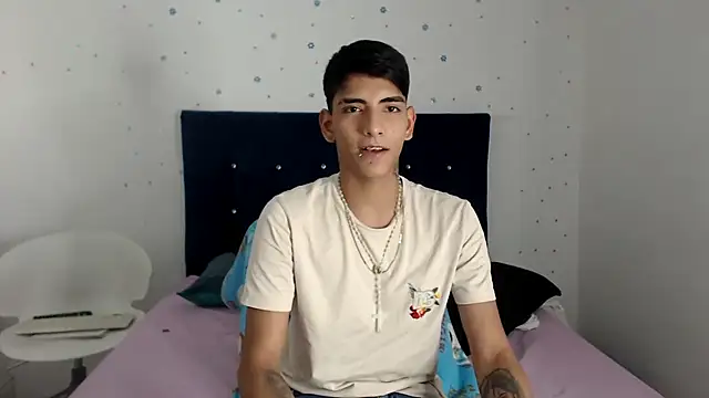 Snapshot of SkyAndSeth chatting on October 3, 2025, 5:59 am SkyAndSeth online show from October 3, 2025, 5:59 am