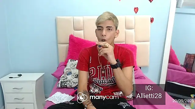 Snapshot of SkyAndSeth chatting on November 4, 2025, 5:39 am SkyAndSeth online show from November 4, 2025, 5:39 am