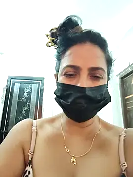 Shruti Bhabhi38 online show from November 4, 2025, 7:18 am