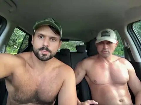 Snapshot of CasadoLutadorBigStuds chatting on May 5, 2026, 7:11 pm CasadoLutadorBigStuds online show from May 5, 2026, 7:11 pm