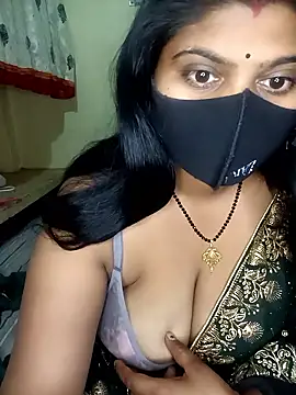 Snapshot of reena502 chatting on February 18, 2026, 11:44 pm reena502 online show from February 18, 2026, 11:44 pm