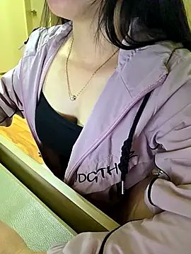 lanlan girl2k online show from February 23, 2026, 4:04 pm