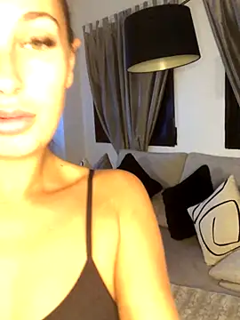 Snapshot of Rosieredxox chatting on September 30, 2025, 3:44 am Rosieredxox online show from September 30, 2025, 3:44 am